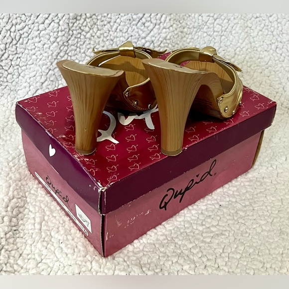 Qupid Gold Heels
Women’s Size 6 1/2 - Picture 6 of 7